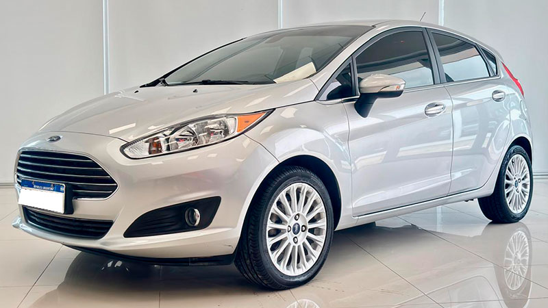 FORD FIESTA 1,5 TITANIUM POWER SHIFT AÑO: 2017 KM: 46.160 COLOR: GRIS PLATA