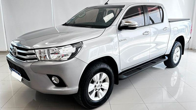 HILUX 4X2 D/C SRV PACK 2,8 TDI AÑO: 2016 KM: 109.168 COLOR: GRIS PLATA