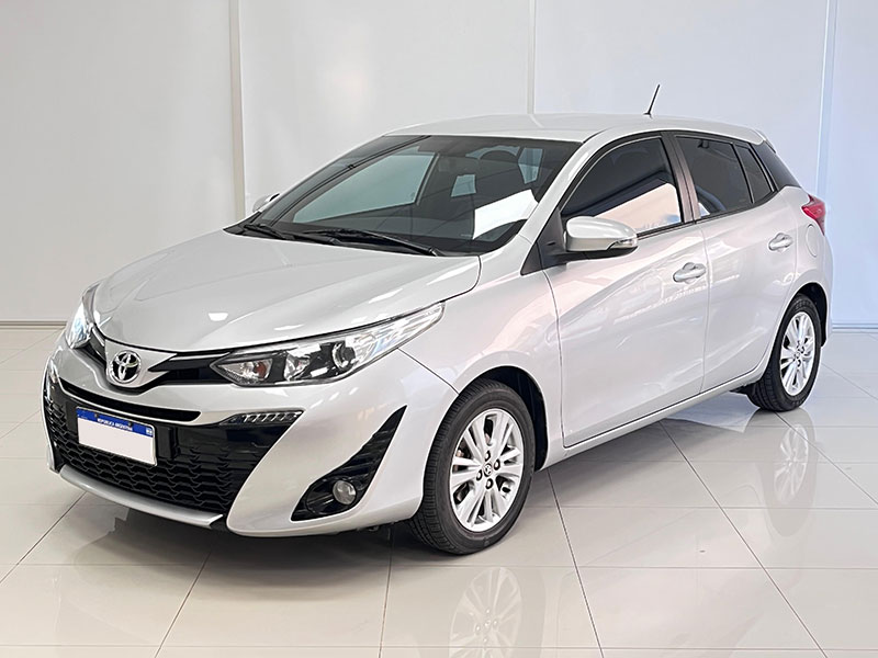 YARIS XLS PACK CVT 5P. AÑO: 2019 KM: 54.840 COLOR: GRIS PLATA