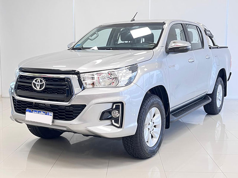 HILUX 4X2 D/C SRV 2.8 TDI AT AÑO: 2019  KM: 114.232  COLOR: GRIS PLATA