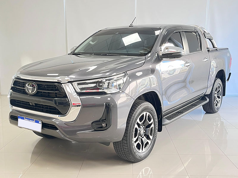 HILUX 4X4 D/C SRX 2.8 TDI 6 AT AÑO: 2023 KM: 58.503  COLOR: GRIS OSCURO