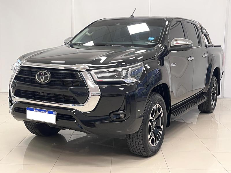 HILUX 4X4 D/C SRX 2.8 TDI 6 AT AÑO: 2023 KM: 56.410  COLOR: NEGRO