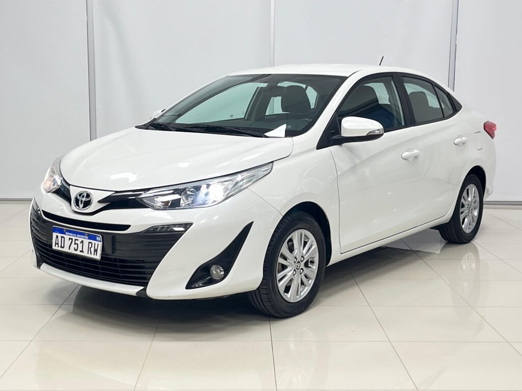 YARIS 1.5 XLS 4P 6 MT AÑO: 2019 KM: 103.760 COLOR: BLANCO PERLA