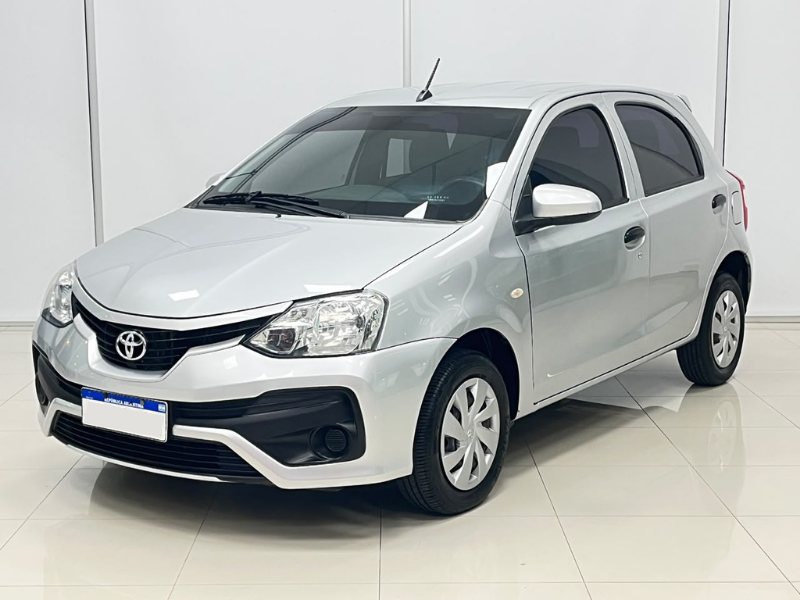ETIOS 1.5 X 6 MT 5P AÑO: 2022  KM: 92.621 COLOR: GRIS PLATA